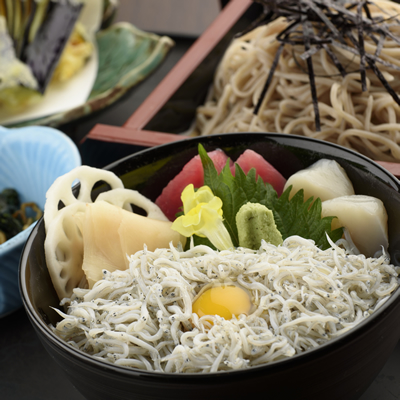 久慈浜産しらす入り三色丼